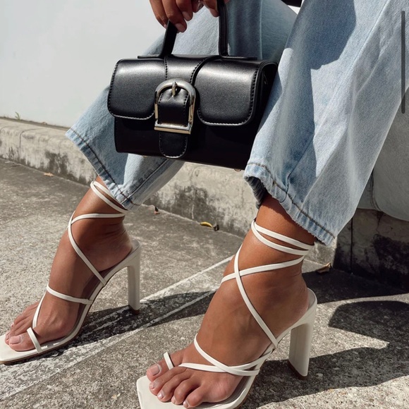 BILLINI CHEYANNE HEELS BONE 9 - Picture 2 of 4